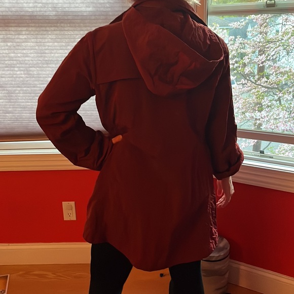Water repellent spring/ fall maroon coat with golden buttons size M. - Picture 5 of 6